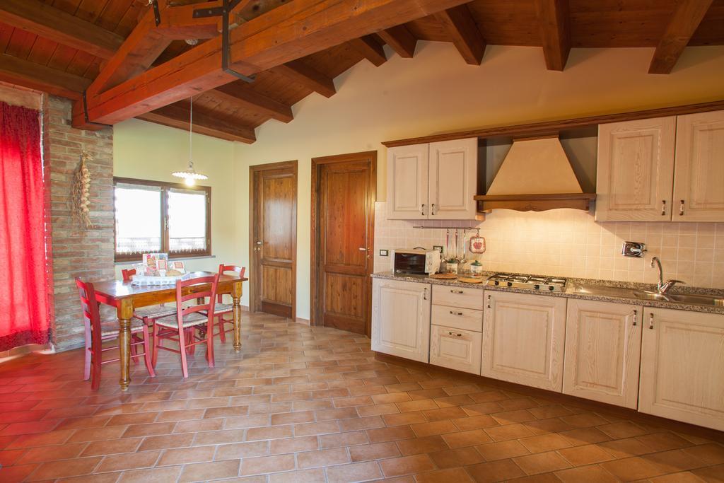 Monte Lopio Bio Agriturismo Pratini الغرفة الصورة
