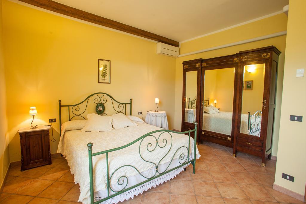 Monte Lopio Bio Agriturismo Pratini الغرفة الصورة