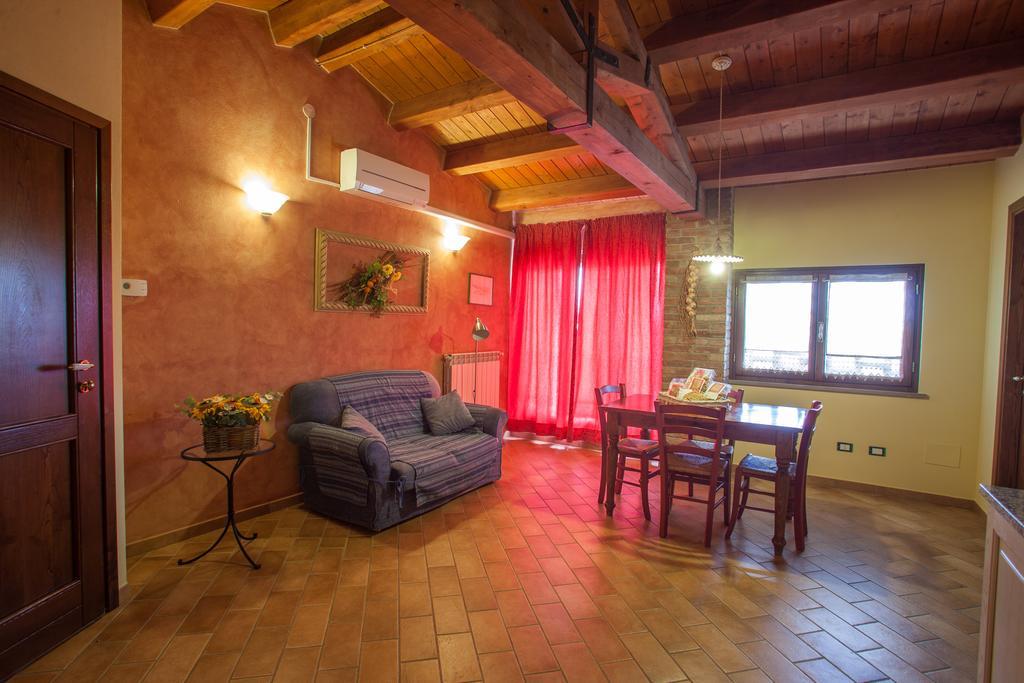 Monte Lopio Bio Agriturismo Pratini الغرفة الصورة